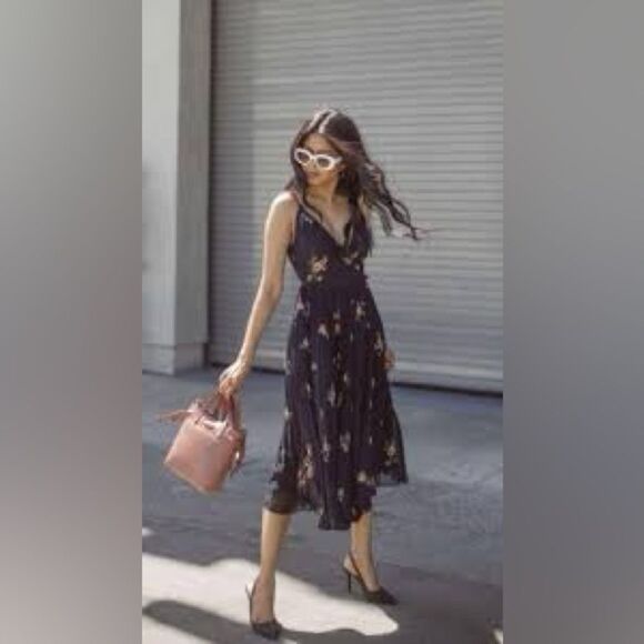 Aritzia Wilfred Navy Floral Wrap Dress - Picture 4 of 7